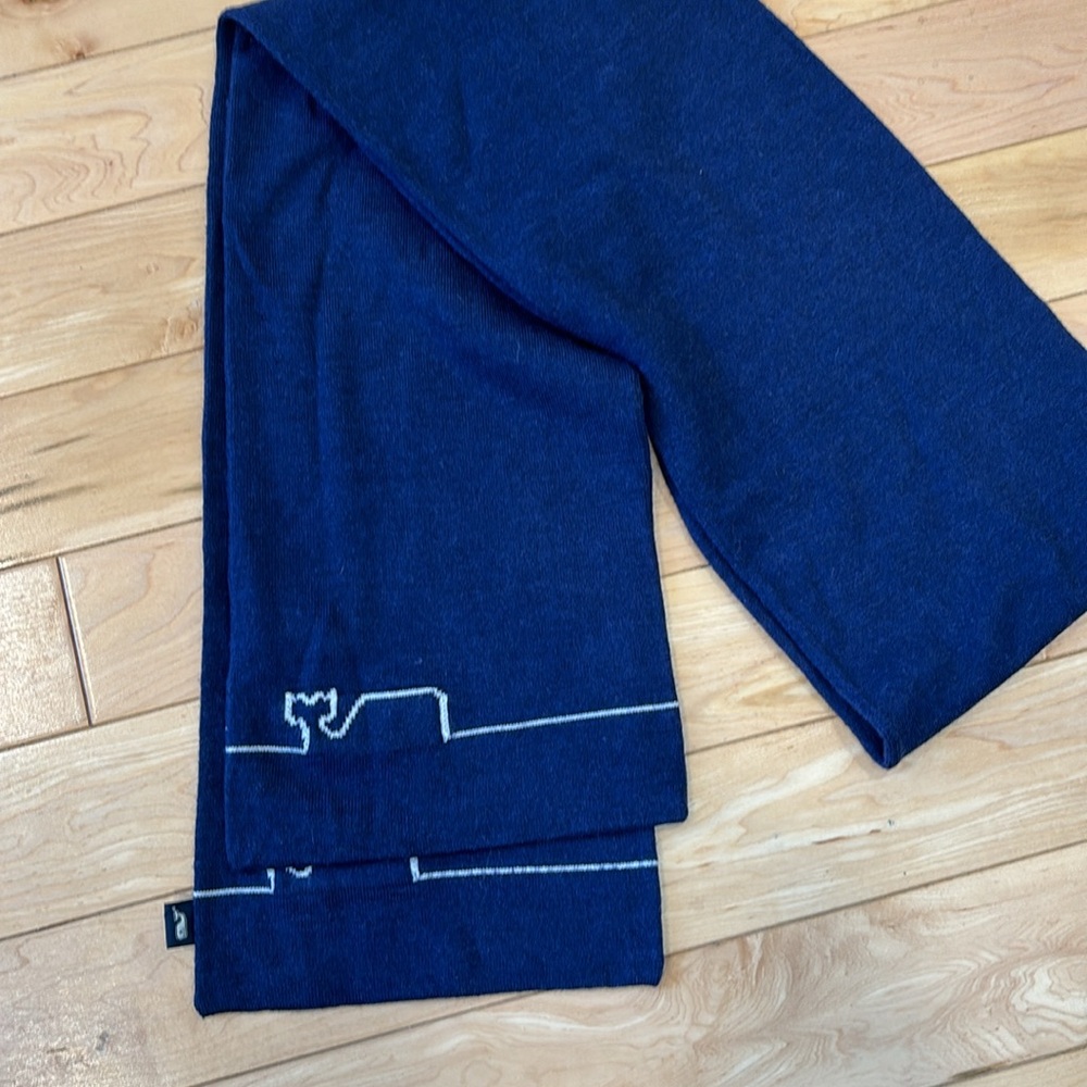 Vineyard Vines navy 100% merino wool unisex scarf